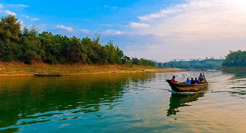 Blue-green water at Lalakhal with hills behind